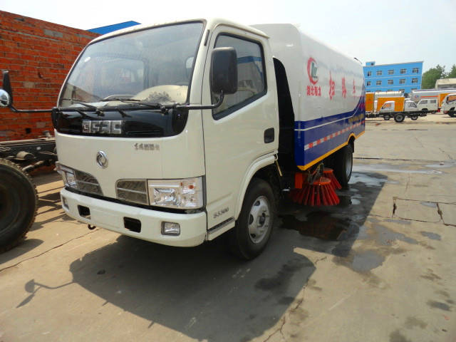  東風福瑞卡道路清掃車（<a href=http://m.latex-foam.cn/saoluche/ target=_blank class=infotextkey>掃路車</a>）